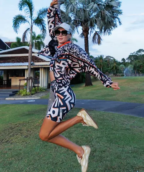 Дамско спортно яке тип ветровка Jfit Beige/Black - 361