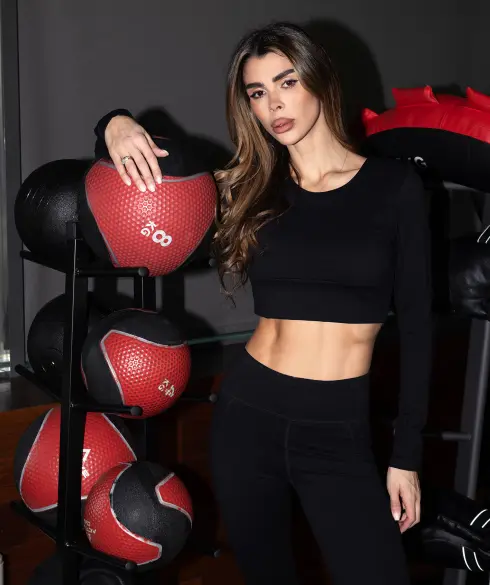 Дамска спортна блуза с изрязан гръб Jfit ALL BLACK - 322